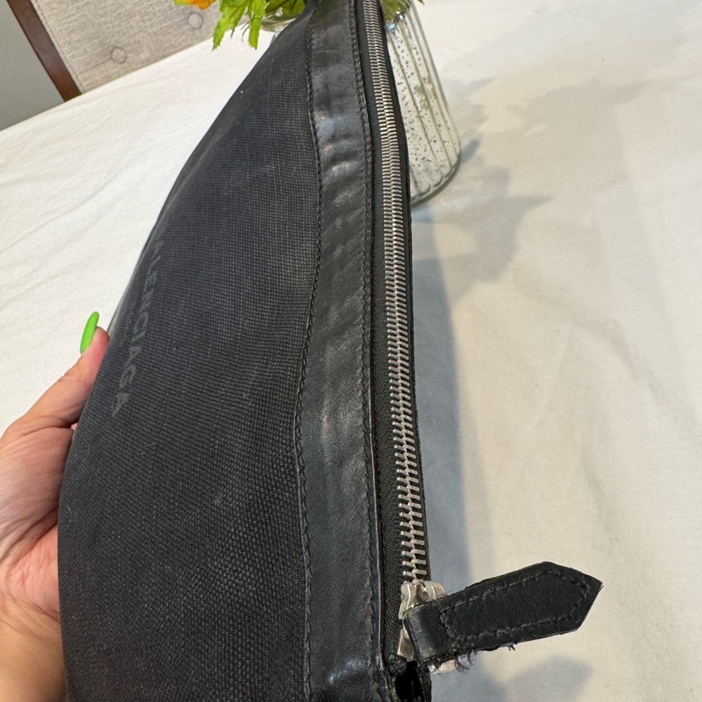 Authentic Balenciaga clutch bag - Picture 8 of 11